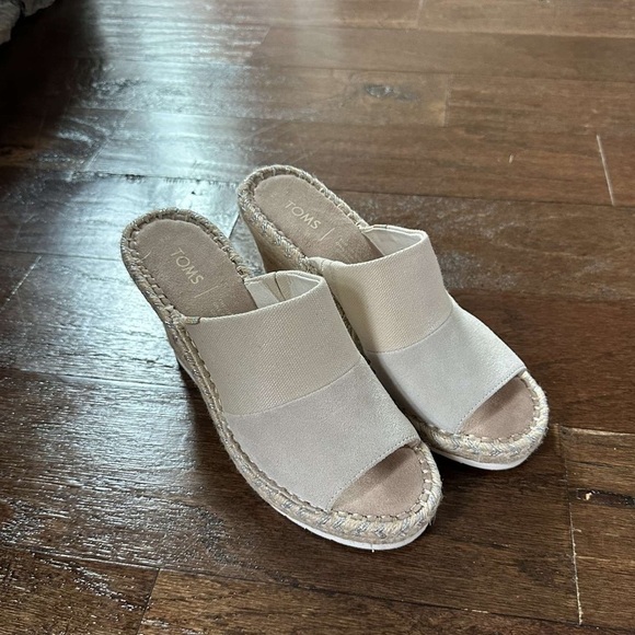 Toms-beige suede wedges-Size 8 - Picture 7 of 10